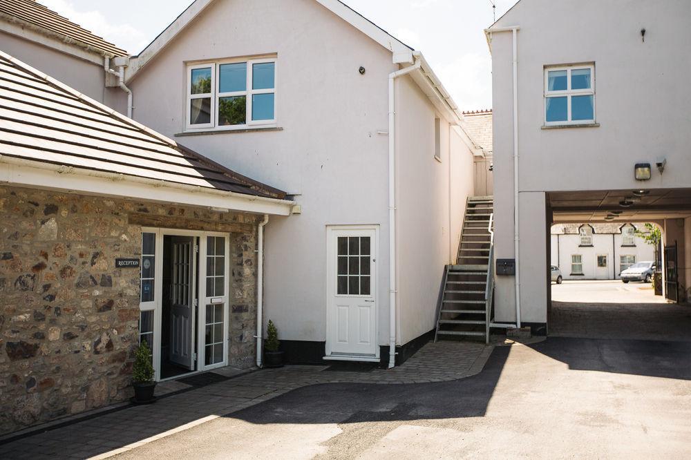 The Coach House Hotel Pembroke Exterior photo